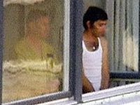 인질 케하트 쇼르(왼쪽)와 앙드레 스피처(오른쪽)가 인질 사태 당시 서독 관리들과 대화하는 모습