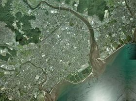 구 아이라정 중심부 주변의 항공 사진.2008년 11월 5일 촬영한 4장을 합성하여 제작. 국토교통성 국토지리원 [https://mapps.gsi.go.jp/ 지도・항공 사진 열람 서비스]의 항공 사진을 기반으로 제작.