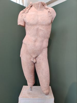 고대 메세네의 아스클레피에이온에서 나온 대리석 상반신