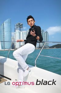 2011년 LG 옵티머스 블랙 광고에서 유아인