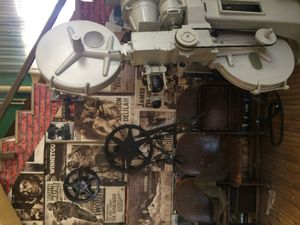 초기 영사기와 영화관 좌석