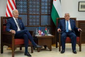 조 바이든 대통령이 2022년 7월 15일 요르단강 서안 지구 베들레헴의 팔레스타인 대통령 궁에서 마무드 아바스 팔레스타인 대통령과 만났다.