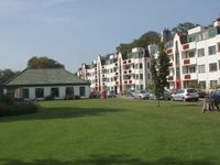 1930년대에 건설된 일링 빌리지의 아파트와 클럽하우스