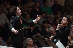 구스타보 두다멜, 2009년 사진, 영화 녹음 세션에서 뉴욕 필하모닉과 로스앤젤레스 필하모닉을 지휘했다.