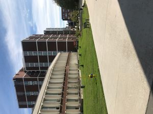 테랑가 커먼스(구 레지던스 커먼스), 글렌개리 하우스, 프론테낙 하우스를 기숙사 쿼드에서 바라본 모습