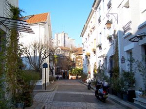 파리의 이리스 거리(Rue des Iris)는 영화 촬영지였다.