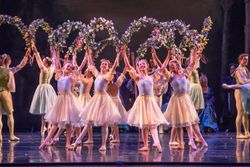 제1막 마을 사람들의 그랜드 왈츠