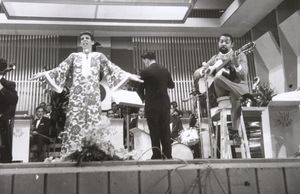 1967년 제3회 대중음악 축제에서 지우베르투 지우와 나나 카이미. 브라질 국립 문서 보관소