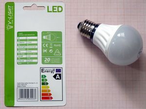470 루멘의 LED 램프. 같은 빛을 내는 백열전구의 약 1/6의 전력을 소비한다.