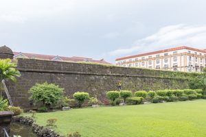 푸에르타 레알 인근 인트라무로스 성벽