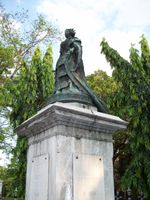 이사벨 2세 여왕 조각상