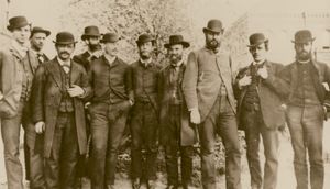 하비 워싱턴 와일리, 1883년 농무부 화학부장(오른쪽에서 세 번째)과 그의 직원들