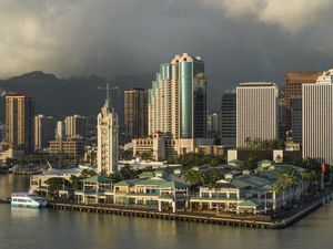 알로하 타워 마켓플레이스는 하와이 퍼시픽 대학교의 메인 캠퍼스이다.