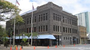 모델 Progress 건물, 호놀룰루 캠퍼스