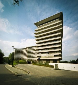  플로필로르 베스트의 현대식 주거 건물