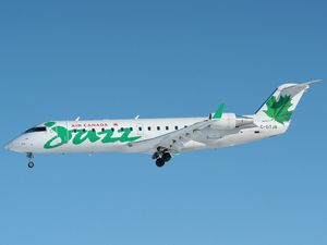 이전 도색의 에어 캐나다 재즈 CRJ200