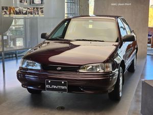 현대 엘란트라 정측면