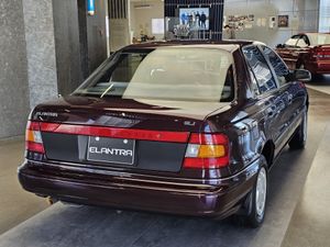 현대 엘란트라 후측면