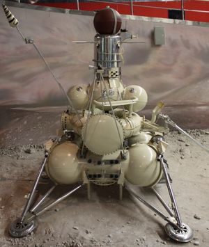 루나 16호 달 토양 샘플 반환 착륙선의 모형