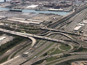 2022년 9월 뉴어크에서 95번 주간고속도로와 78번 주간고속도로의 교차로를 항공에서 본 모습