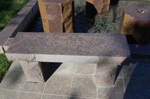 제임스 코번의 묘비, 피어스 브라더스 웨스트우드 빌리지 메모리얼 파크 앤 모추어리에 위치, 웨스트우드, 로스앤젤레스에 위치