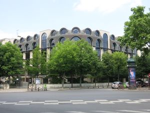 루이스 부뉘엘 스페인 고등학교