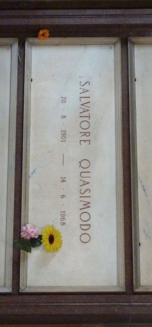 2015년 밀라노 기념묘지에 있는 콰시모도의 묘