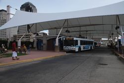 다운타운에 위치한 SporTran의 버스 터미널