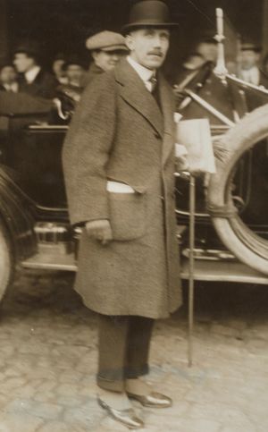 파펜은 미국 정부에 의해 외교적 기피 인물로 선언되고 독일에 소환된 후 1915년 12월 22일 뉴욕 항구 부두에 있었다