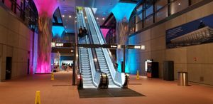 덜레스 공항역은 워싱턴 메트로 실버 라인의 일부이다.