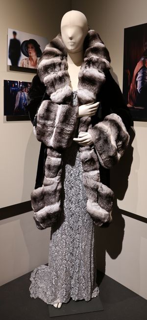 셰어를 위한 의상, 제작: 에르마노 스체르비노(피렌체 제피렐리 박물관)