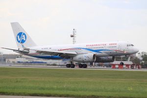 블라디보스토크 항공 Tu-204-300, 셰레메티예보 국제공항 (모스크바 셰레메티예보)에 계류.