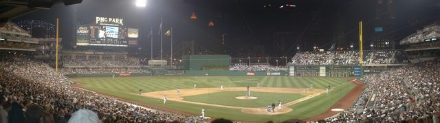로스앤젤레스 다저스와 피츠버그 파이어리츠의 야간 경기 - 2001년 8월 7일