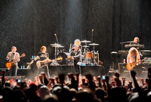 2007년 마이 케미컬 로맨스 멤버들과 함께한 아이에로 (가장 왼쪽)