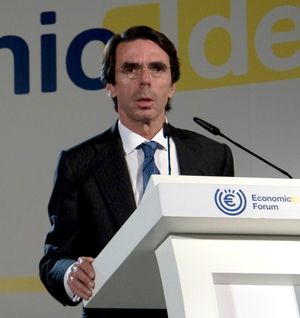 2010년 마르텐스 센터 경제 아이디어 포럼에서 연설하는 아스나르