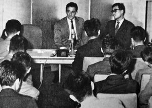 1962년 5월 18일, 도쿄도 츠키지의 도큐 호텔에서 기자 회견을 하는 루이 말(가운데 인물)