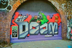 런던 뎁트포드에 그려진 MF 둠 벽화