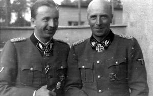 1942년 6월 21일. 기병 여단장 직에서 물러난 후의 헤르만 페겔라인(왼쪽)과 후임 빌헬름 비트리히(오른쪽)