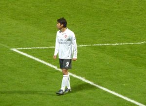 2010년 웨스트햄 유나이티드를 상대로 아스날에서 뛰고 있는 에두아르두