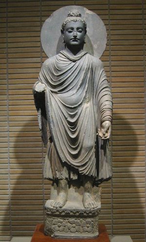 간다라의 서 있는 불상, 서기 1세기.