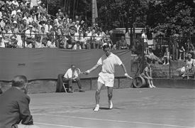 1963년 힐버섬에서 열린 네덜란드 국제 테니스 선수권 대회에서 로이 에머슨