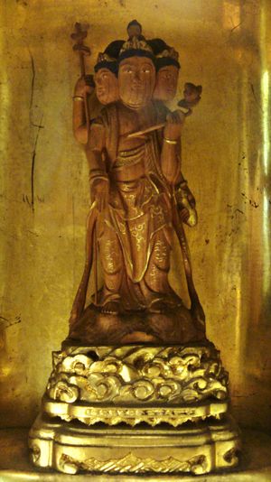 브라흐마의 일본 조각상