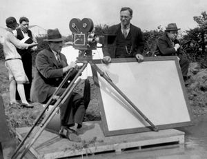 Jack E. Cox}}(왼쪽)는 BIP 시대에 콤비를 이루었다.