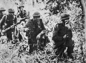 1944년 8월 20일 262고지에서 엄폐물을 향해 진격하는 폴란드 보병