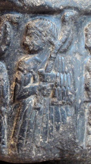 아카드 제국 사르곤의 수행원 중 도끼를 든 아카드 관리