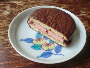 딸기맛 초코파이는 한정판으로 판매되었다.