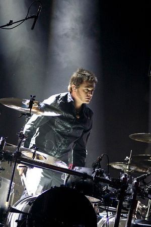 2009년 에바네센스와 함께 공연하는 헌트