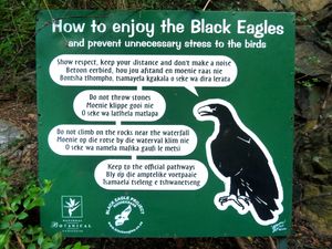 루데포르트의 영어, 아프리칸스어, 츠와나어 3개 국어 표지판