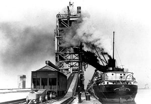 선박은 로마 제국 시대부터 석탄을 운송하는 데 사용되어 왔다.