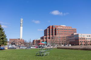 메다비 블루 크로스(Medavie Blue Cross)의 본사는 블루 크로스 센터에 있다.